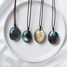 Load image into Gallery viewer, Labradorite Pendant Necklace