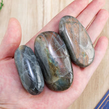 Load image into Gallery viewer, Labradorite Palm Stone