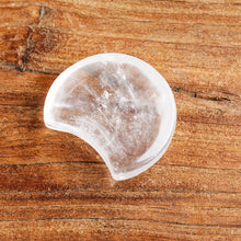 Load image into Gallery viewer, Moon-Shaped Clear Quartz Plate Chakra Set