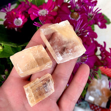 Load image into Gallery viewer, Calcite (White or Yellow 50g/bag)